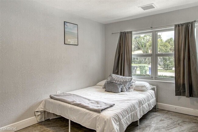 Foto del edificio - 3 br, 2 bath House - 412 SW 11th Ct