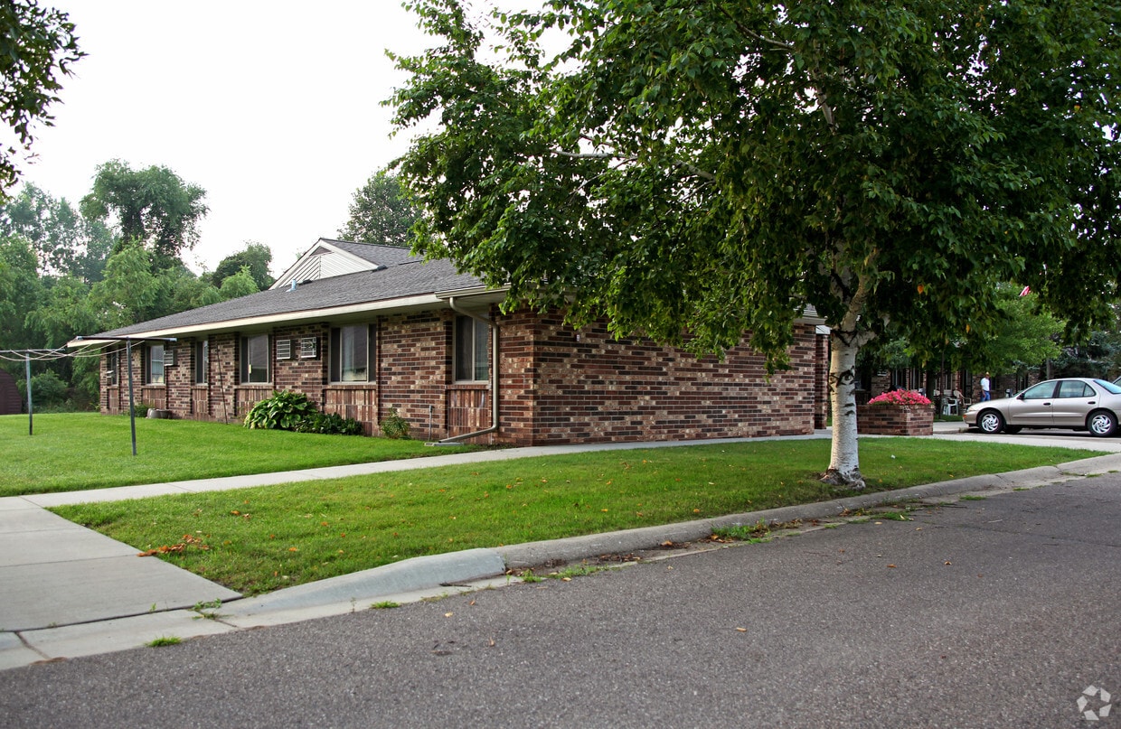 Primary Photo - Rosehaven Apartments I