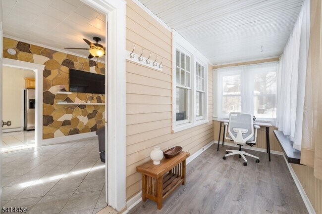 Foto del edificio - 529 Ainsworth St