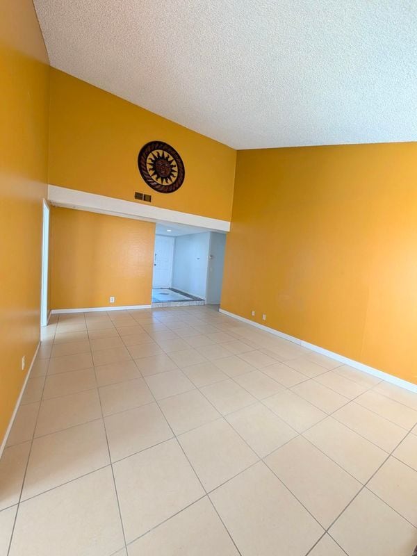 Foto del edificio - 914 W Alton Ave