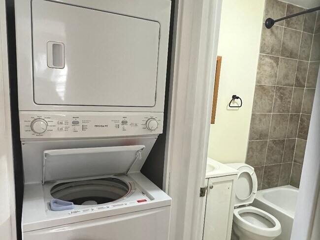 Lavadora y secadora incluidas - 4400 McMenamy St