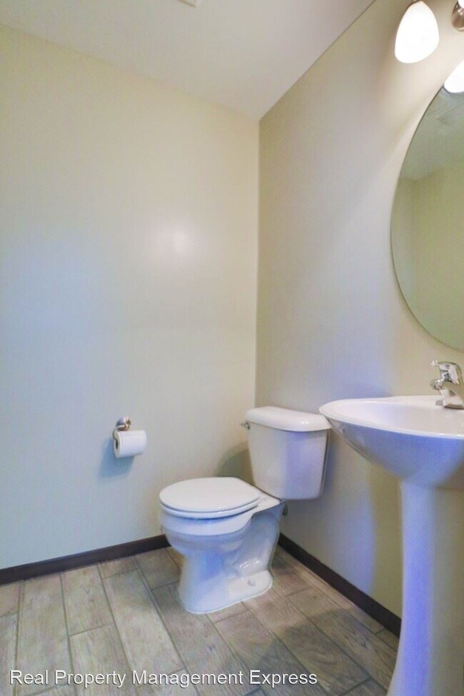 Building Photo - 3 br, 2.5 bath House - 1305 S President Court