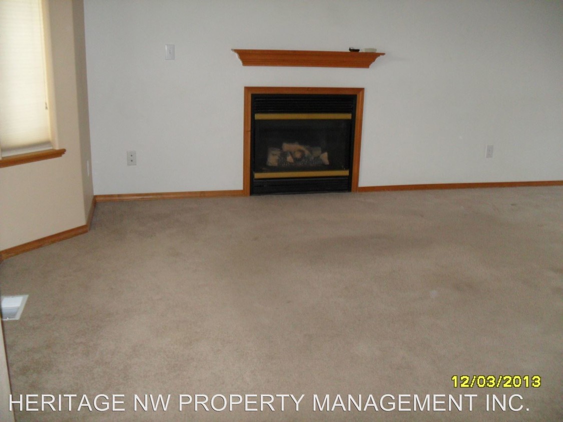 Building Photo - 333 Water's Edge Ct