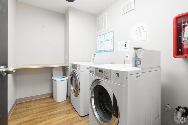 Landry Room - Sherwood Apts