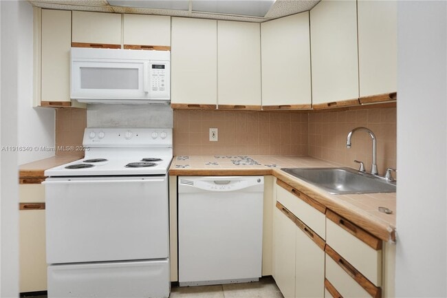 Building Photo - 800 West Ave