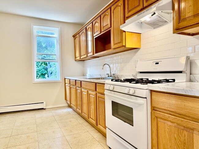 Building Photo - 421 S 16th St