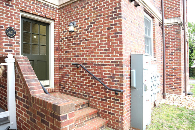 Foto del edificio - 45 E Lock Ln
