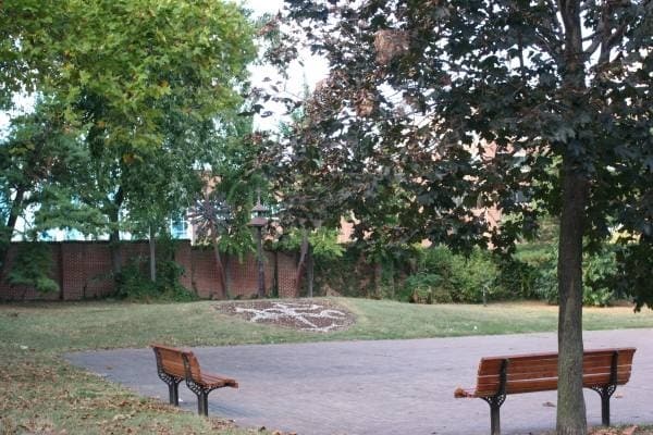 Building Photo - 841 Hollins St