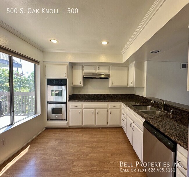 Building Photo - 500 S Oak Knl
