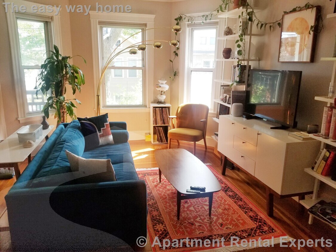 Primary Photo - Large 2 bed condo in Mid-Cambridge with Pa...