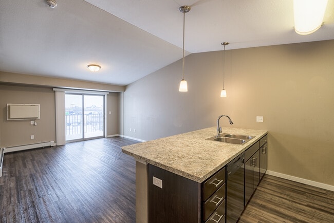 Building Photo - Northtown Crossing - Pet Friendly, Student...