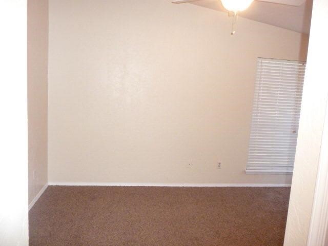 Foto del edificio - 114 SE Trenton Rd