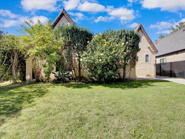 Building Photo - 203 S Stanley Dr