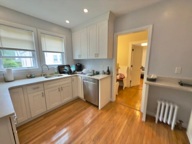Building Photo - 78 Hunnewell Ave