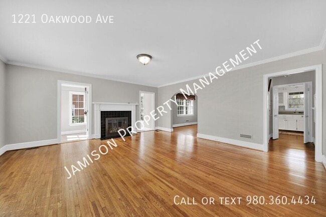 Foto del edificio - 1221 Oakwood Ave