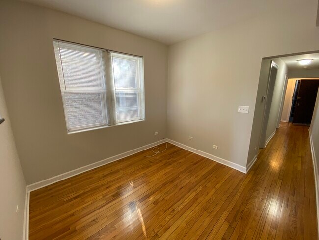 Foto del edificio - 3246 W Wellington Ave