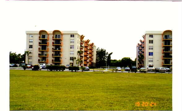 Building Photo - Keystone Courts