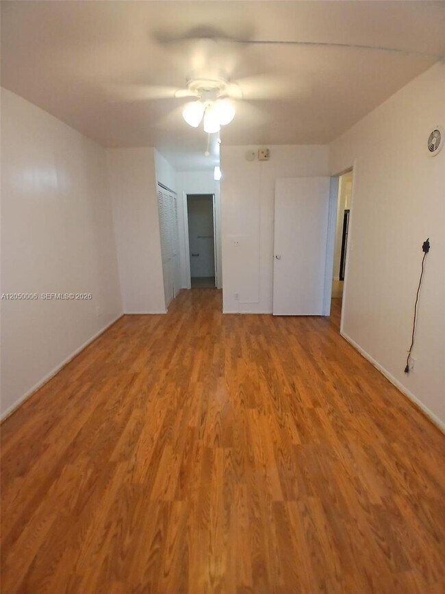 Foto del edificio - 2501 Riverside Dr