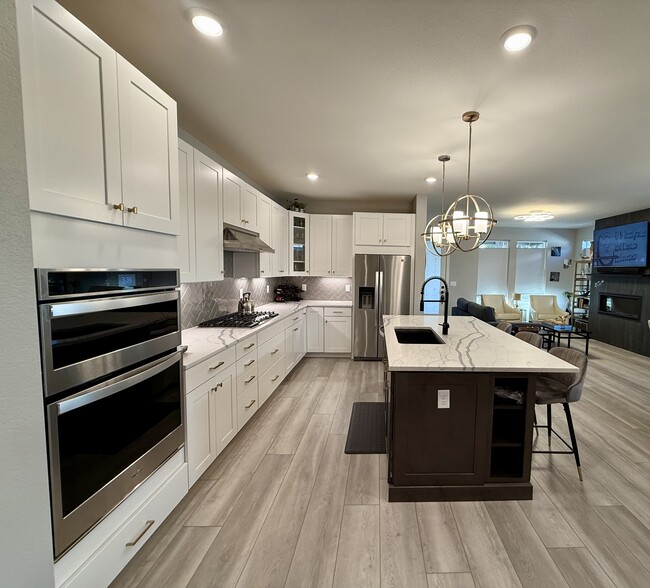 Building Photo - 1996 Canyonpoint Ln