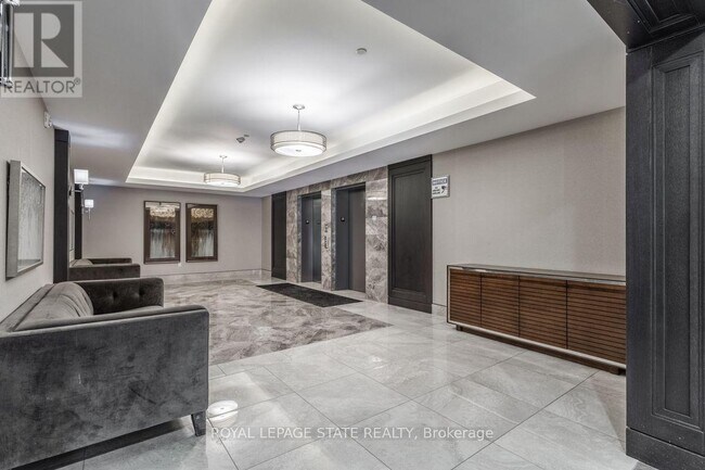 Building Photo - 101-101 Shoreview Pl