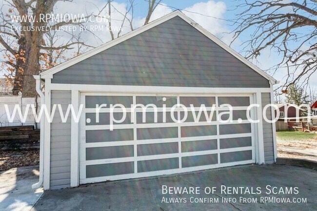 Foto del edificio - UPDATED NEAR DRAKE!! 2 Bedroom, 1 Bathroom...