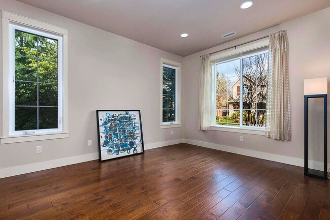 Building Photo - GORGEOUS 5 Bedroom Home in Sammamish