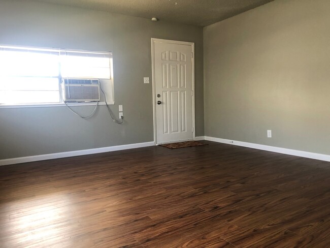 Foto del edificio - Cute 3 bed 1 bath Home Available June 1st,...