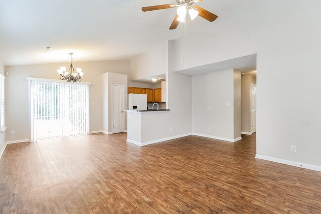 Building Photo - 15123 De Havilland Dr