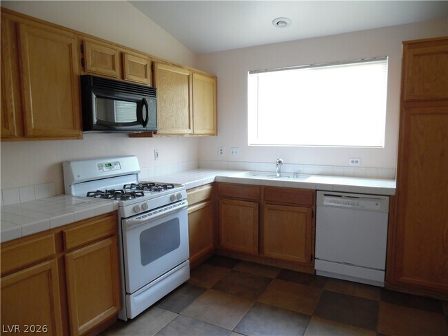 Building Photo - 701 Gullwing Ln