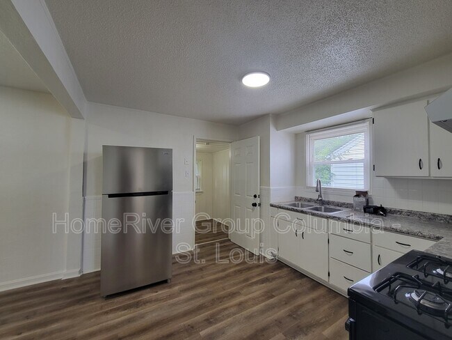 Foto del edificio - 7445 Calvin Ave