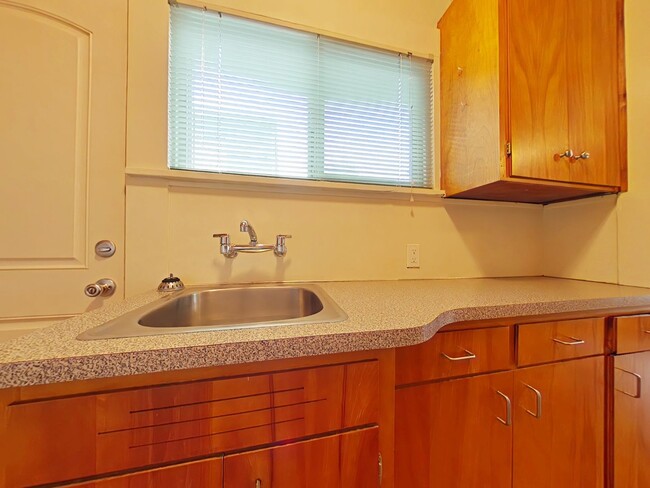 Foto del edificio - Duplex ~ Close to Campus ~ Small Pet Friendly