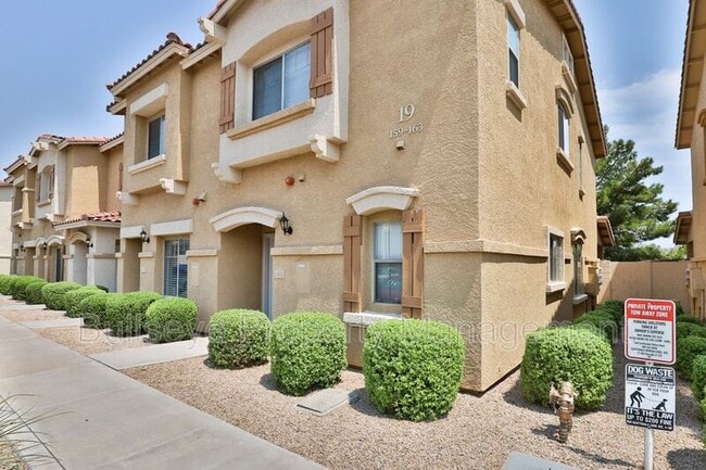 Foto del edificio - 525 N Miller Rd