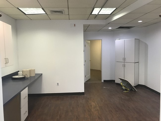 Interior Photo - 417 E 72nd St