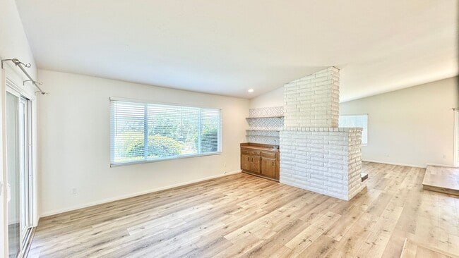 Foto del edificio - Beautiful Ranch-Style, Single-Story, on Co...