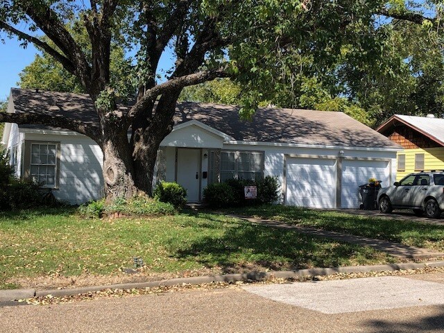 Primary Photo - 3309 Lyle Ave