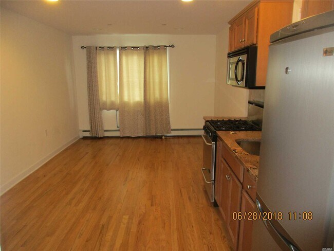 Building Photo - 84-39 60th Dr