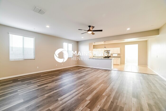 Foto principal - 4 Bedroom Pet-Friendly Home in Glendale, A...
