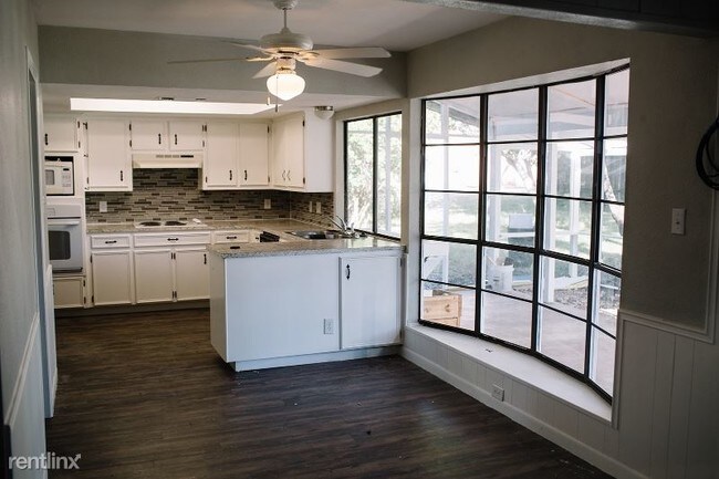 Foto del edificio - 3 br, 2 bath House - 204 Blessing Ranch Rd