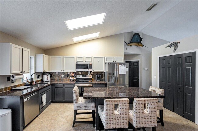 Foto del edificio - 279 SW Glenwood Dr