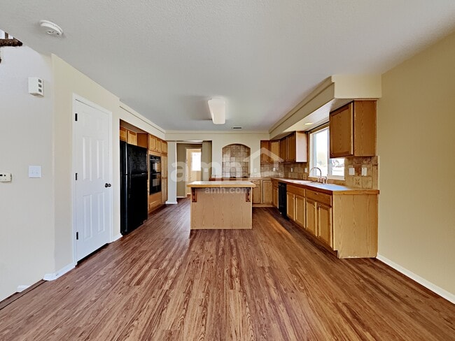 Foto del edificio - 4995 Fundy St