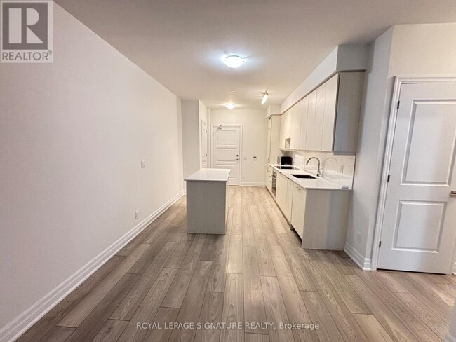 Building Photo - 36 Elm Dr W