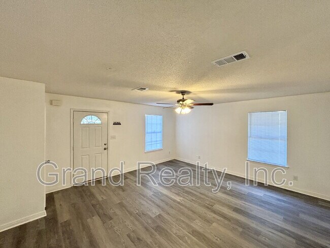 Foto del edificio - 5574 Econfina St