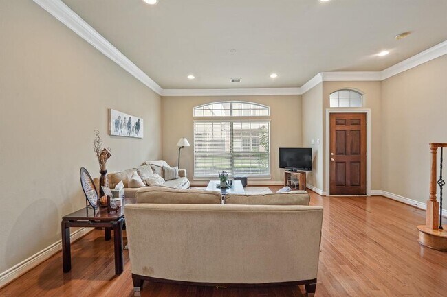 Building Photo - 9025 Creekstone Lake Dr