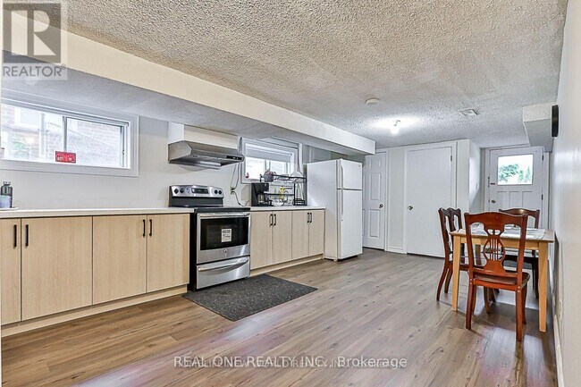 Building Photo - 31 Terryhill Crescent