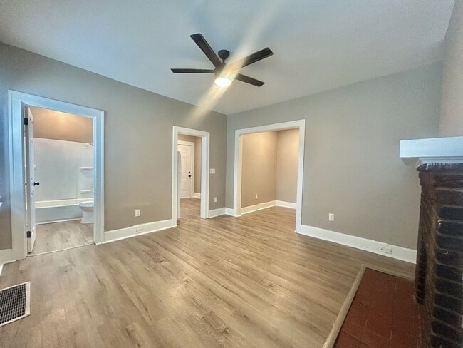 Foto del edificio - 5211 Montgomery Rd