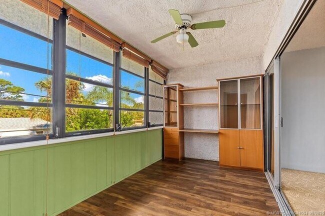 Building Photo - 1212 NE 14th Ct