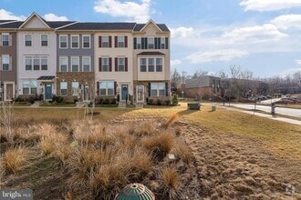 Building Photo - 9437 Oak Grv Ln