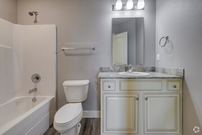 2 habitaciones, 2 baños - 1300 pies cuadrados - Segundo baño - Chanel Place