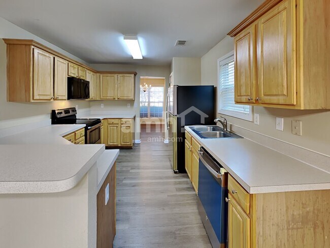 Foto del edificio - 6483 Grand Hickory Dr