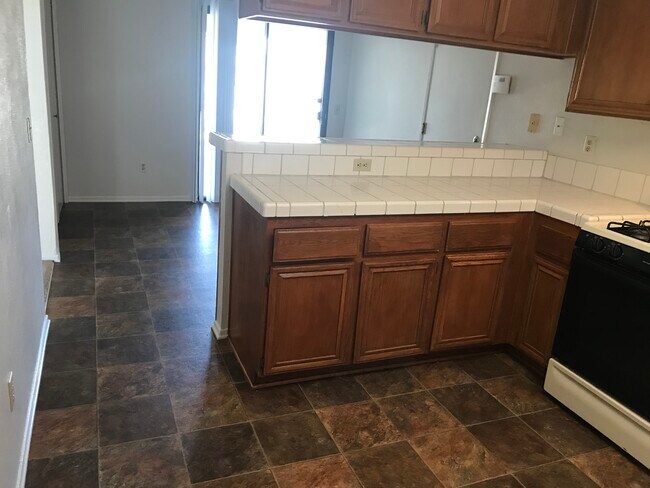 Foto del edificio - 2121 Phlox Ave